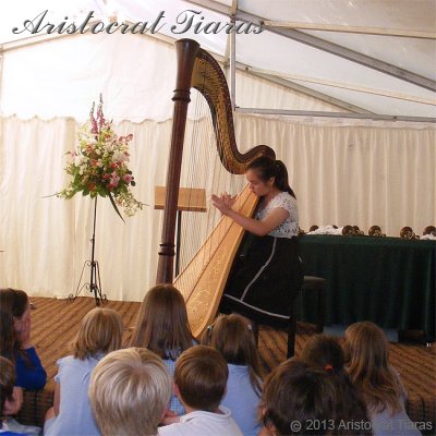 Harpist Hannah Allaway picture 6