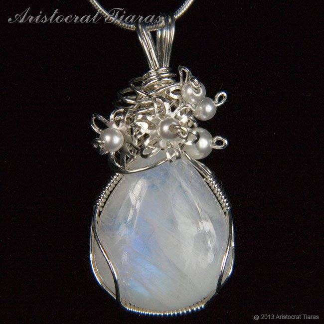 Lady Grace 925 flowers pearls moonstone necklace