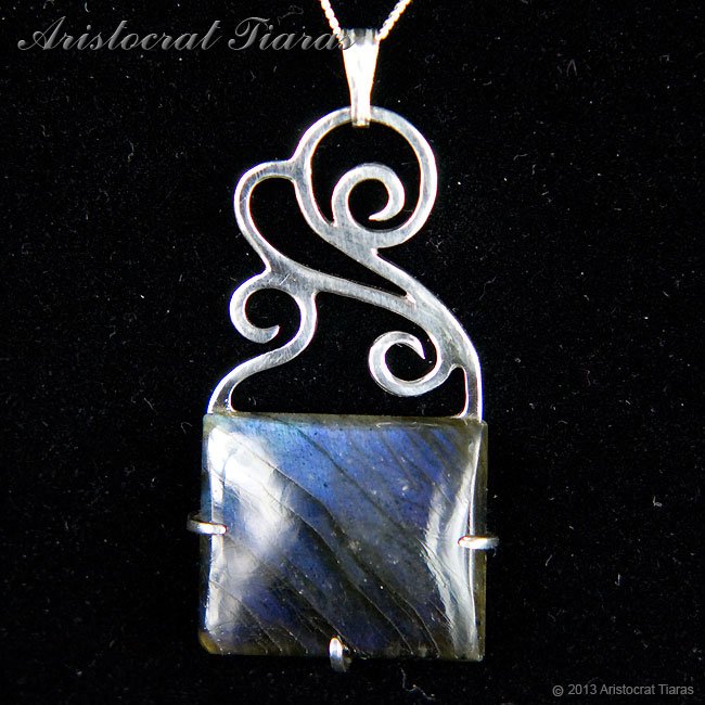 Lady Josephine 925 silver Labradorite Necklace