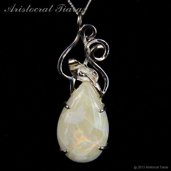 Lady Katherine 925 silver leaf Opal necklace